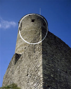 Felice Varini, La tour de la Battiaz (Martigny, Suisse)