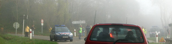 Passage de la course des 4 Châteaux dans le brouillard